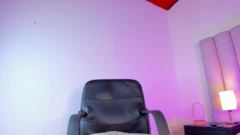 Snapshot of tiana_cinnamon chatting on 12/11/24, 03:02 TIANA online show from 12/11/24, 03:02