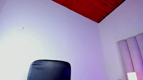 Snapshot of tiana_cinnamon chatting on 12/19/24, 06:34 TIANA online show from 12/19/24, 06:34