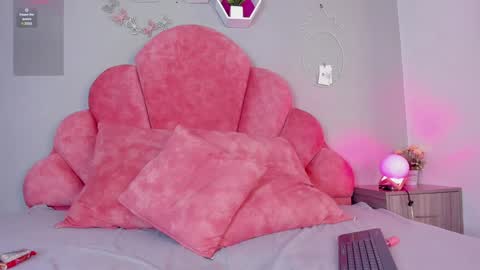 Snapshot of tiana_cinnamon chatting on 01/03/25, 05:50 TIANA online show from 01/03/25, 05:50