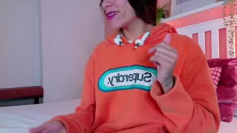 Snapshot of tiana_cinnamon chatting on 10/08/25, 07:33 TIANA online show from 10/08/25, 07:33
