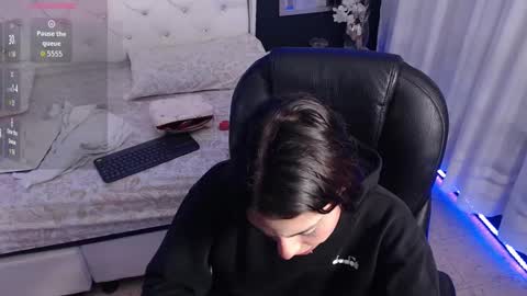 LIA online show from 10/10/25, 01:32