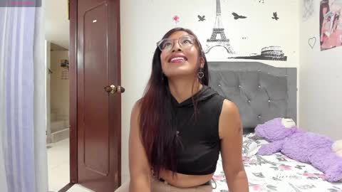 Snapshot of tiana_violet chatting on 04/21/26, 05:50 tiana_violet online show from 04/21/26, 05:50