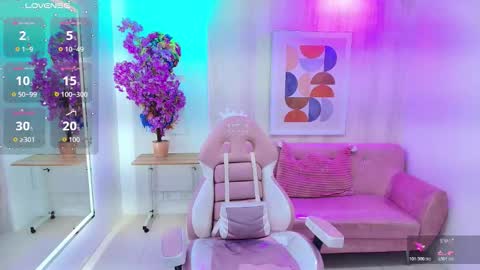 Tiara  online show from 10/24/25, 08:11