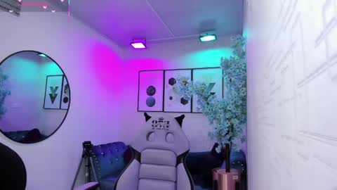 Tiara  online show from 04/14/26, 03:34