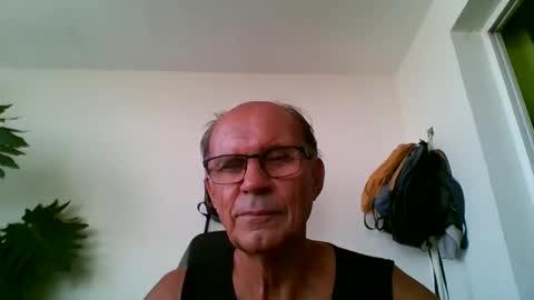 tiaretiareopui online show from 12/23/25, 07:39