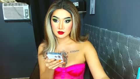 tiarrafoxs online show from 03/05/25, 12:11