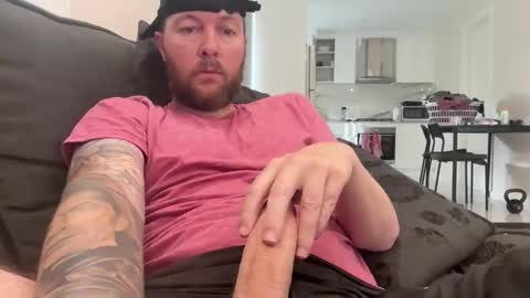 Snapshot of ticalsparks chatting on 11/13/25, 04:11 ticalsparks online show from 11/13/25, 04:11