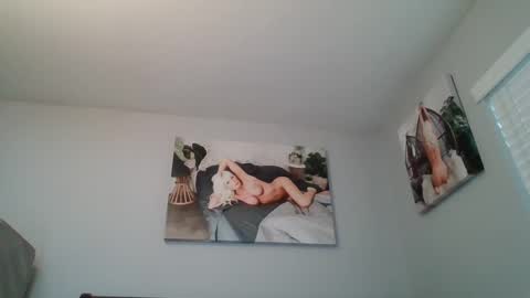 Snapshot of ticklemepink696969 chatting on 01/19/25, 09:45 ticklemepink696969 online show from 01/19/25, 09:45