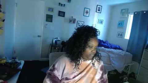 Tierra Henri online show from 10/18/25, 04:52