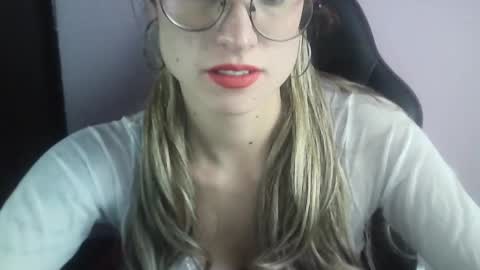 Snapshot of tifanny_a chatting on 03/09/25, 03:27 Tifanny online show from 03/09/25, 03:27