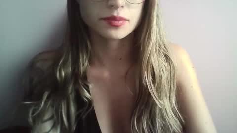 Snapshot of tifanny_a chatting on 09/11/25, 10:32 Tifanny online show from 09/11/25, 10:32