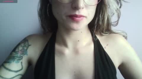 Snapshot of tifanny_a chatting on 09/23/25, 09:18 Tifanny online show from 09/23/25, 09:18