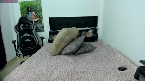 Snapshot of tifanny_fiire chatting on 01/16/25, 04:49 leidy online show from 01/16/25, 04:49