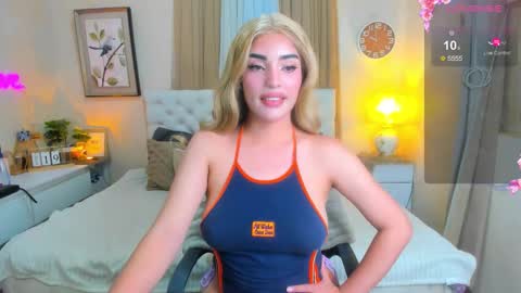 Snapshot of tiffany_cams chatting on 10/23/25, 02:16 Tiffany online show from 10/23/25, 02:16