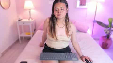 Snapshot of tiffany_fournier chatting on 11/19/25, 04:12 Tiffany online show from 11/19/25, 04:12