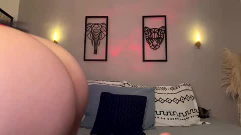  CAMI VELEZ camivelezz   online show from 04/14/26, 10:05