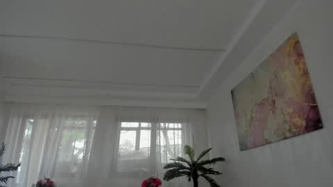 Tiffany Houston online show from 12/05/25, 07:28