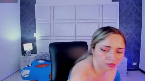 tiffanyhoustton online show from 03/12/26, 12:11