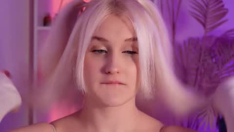 tiffanyjons online show from 12/04/25, 06:16