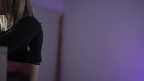 Ilaria online show from 10/11/25, 07:18