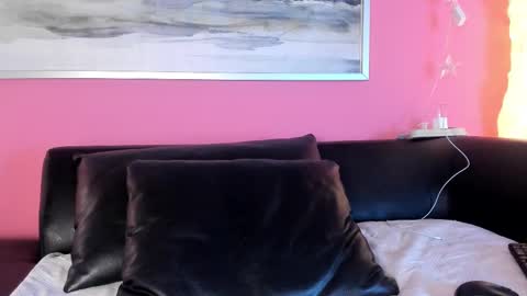 Stefany Suarez online show from 10/08/25, 08:39