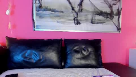 Stefany Suarez online show from 10/30/25, 09:15