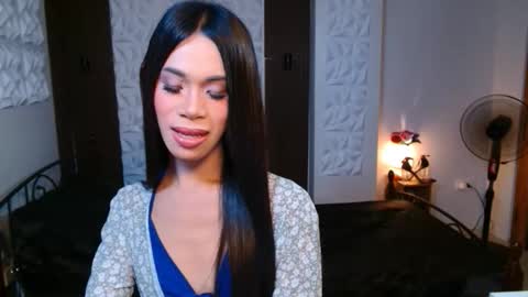 Snapshot of tiffanythebigcock chatting on 10/19/25, 10:16 tiffanythebigcock online show from 10/19/25, 10:16