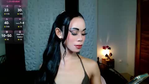 Snapshot of tiffanythebigcock chatting on 11/18/25, 11:03 tiffanythebigcock online show from 11/18/25, 11:03