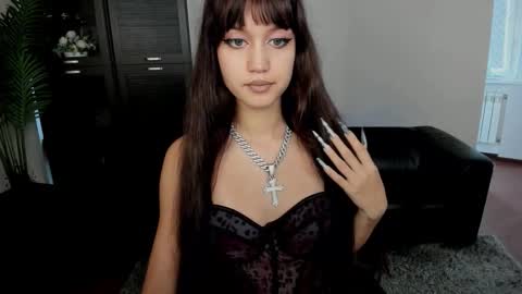 tiffanyyoun online show from 09/23/25, 10:29