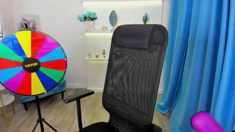 tiffanyyoun online show from 11/12/25, 12:49