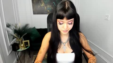 tiffanyyoun online show from 03/08/26, 11:14