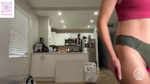 Tiffstreatsxoxo online show from 10/03/25, 07:11