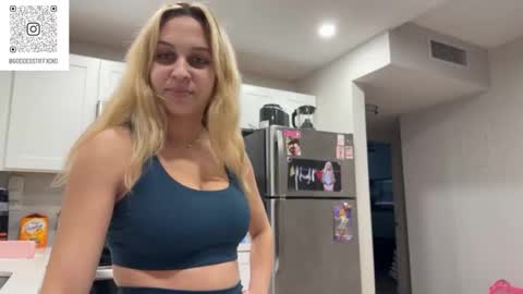 Tiffstreatsxoxo online show from 01/09/26, 09:27