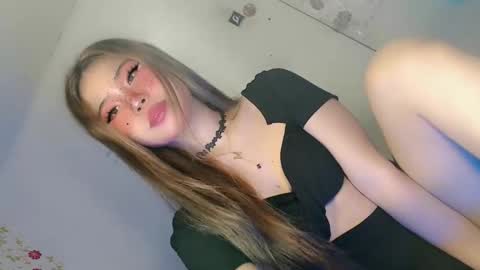 Snapshot of tight_elliana chatting on 04/27/26, 10:30 tight_elliana online show from 04/27/26, 10:30