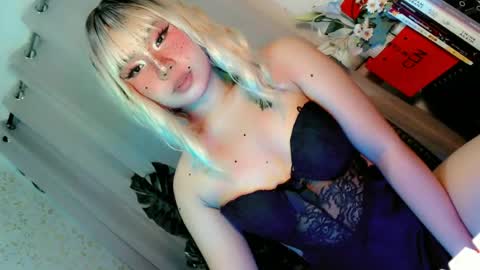 Snapshot of tight_elliana chatting on 06/28/26, 10:27 tight_elliana online show from 06/28/26, 10:27