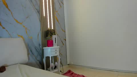 T I F F A N Y online show from 04/10/26, 08:46