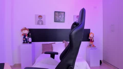 Tiny  online show from 11/26/25, 12:06