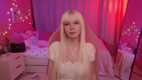 Snapshot of tilda_swintonn chatting on 05/29/26, 07:39 Lola online show from 05/29/26, 07:39