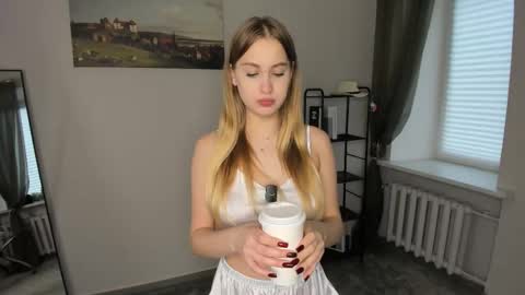 Elizabeth Elize online show from 11/11/25, 08:36