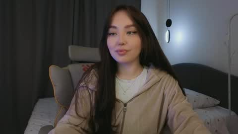 Mia online show from 04/20/26, 02:31