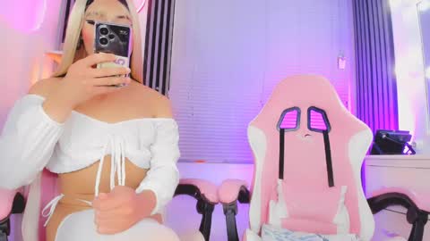 Hallie And Annie online show from 04/19/26, 04:56