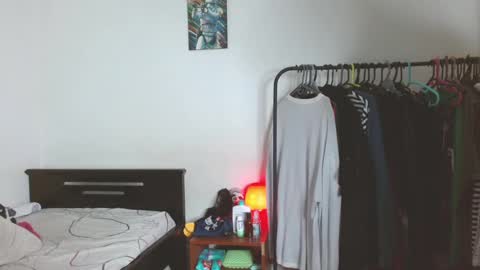 Snapshot of timmyhotmilk chatting on 01/05/25, 01:15 timmy independent model help me reach 50 thumbs up pls online show from 01/05/25, 01:15