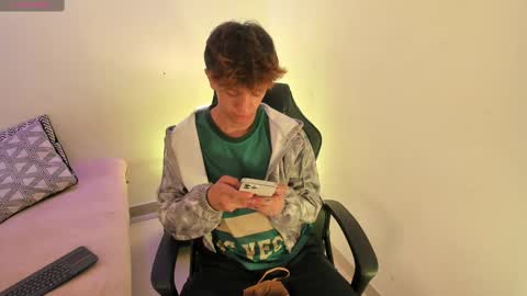 Timothy 21 years old online show from 09/28/25, 04:18