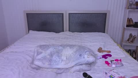 tina__kim online show from 01/16/25, 07:49