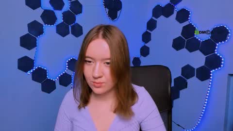 tina_blade_ online show from 12/20/25, 10:44