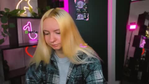 tina_golden1 online show from 04/01/26, 06:38