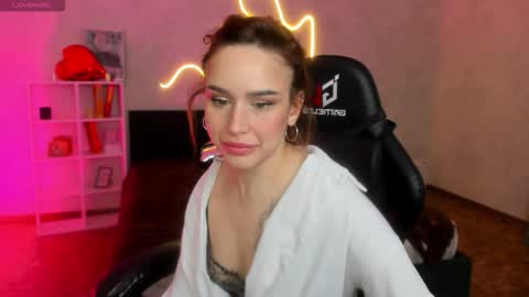 Snapshot of tina_xx_tina chatting on 02/20/26, 02:19 Kristina online show from 02/20/26, 02:19