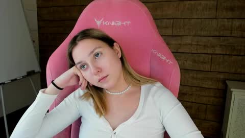Snapshot of tinaburton chatting on 06/08/26, 01:28 TinaBurton online show from 06/08/26, 01:28