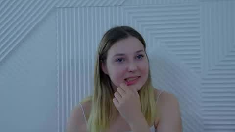 Snapshot of tinaburton chatting on 08/03/26, 04:11 TinaBurton online show from 08/03/26, 04:11
