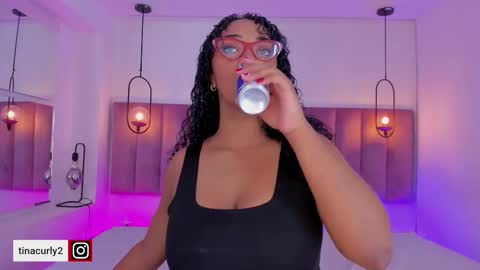 Snapshot of tinacurly chatting on 09/28/25, 03:45 Tina online show from 09/28/25, 03:45